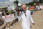 Суд Санкт-Петербурга оправдал ЛГБТ-активиста