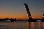 В Петербурге приостановили разводку мостов через Неву 